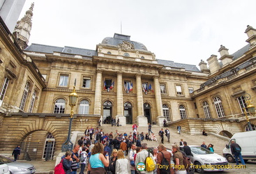 Visitors are part of the 15,000 people that flow through the Palais de Justice each day